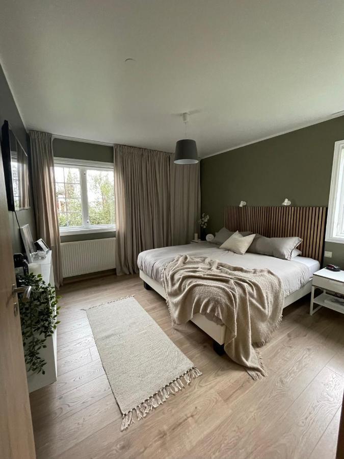 4-bedroom With Private Gym And Hot-tub Villa Reykjavík